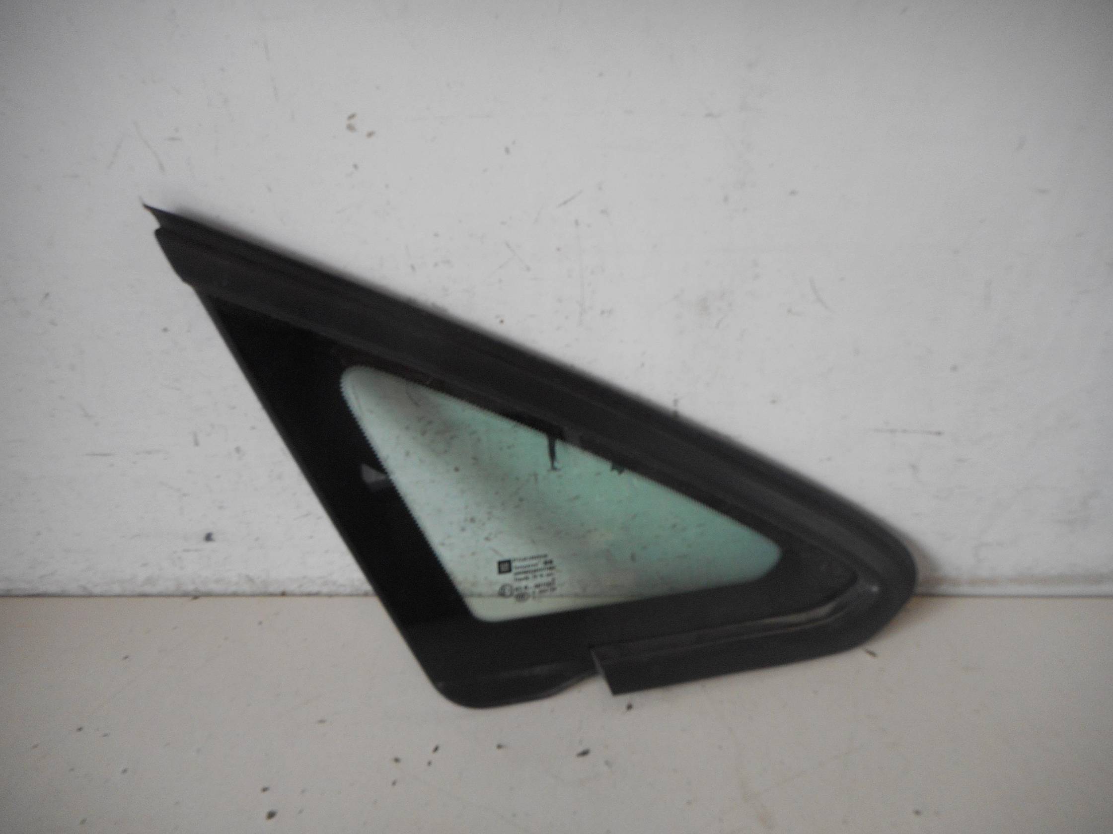 Fisso parafango ant. dx.